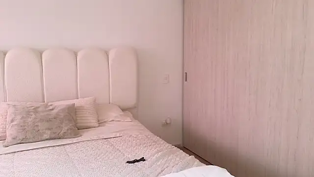 Snapshot of Celeste_Tailor_ chatting on June 5, 2026, 8:03 pm Celeste Tailor online show from June 5, 2026, 8:03 pm
