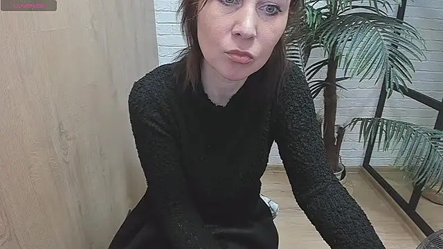 Snapshot of ZoeEast chatting on December 14, 2024, 1:27 pm ZoeEast online show from December 14, 2024, 1:27 pm