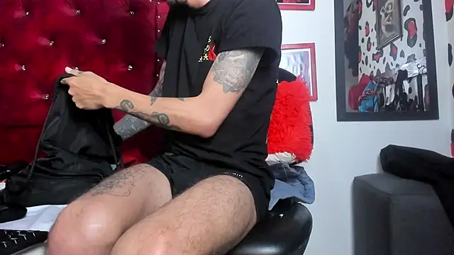 Aaron BigDickxxx online show from January 28, 2025, 7:11 am