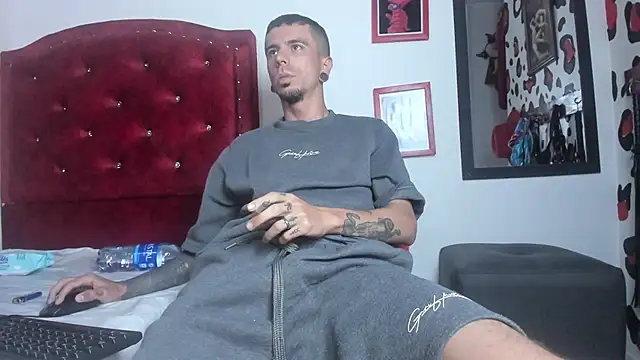 Aaron BigDickxxx online show from January 31, 2025, 7:18 am