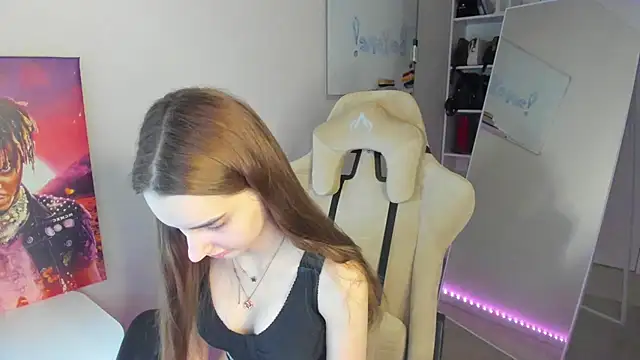 Snapshot of __SilviaAbby__ chatting on January 3, 2025, 1:25 pm   SilviaAbby   online show from January 3, 2025, 1:25 pm