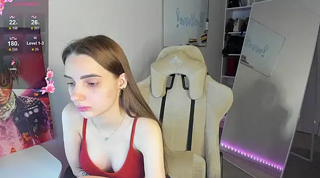 Snapshot of __SilviaAbby__ chatting on January 20, 2025, 2:32 am   SilviaAbby   online show from January 20, 2025, 2:32 am