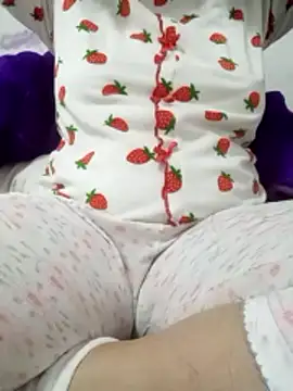 Snapshot of Bombamom chatting on March 4, 2026, 8:31 am Bombamom online show from March 4, 2026, 8:31 am