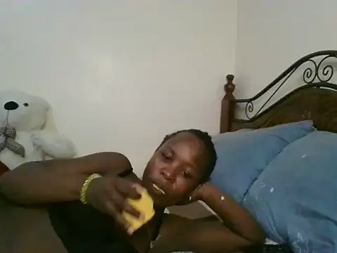 Snapshot of Sonnia_ chatting on February 9, 2025, 9:28 pm Sonnia online show from February 9, 2025, 9:28 pm