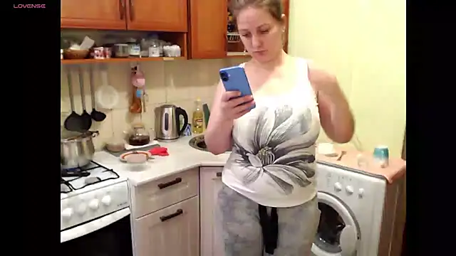 Sakura Green online show from March 11, 2025, 2:40 pm