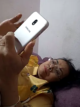 Hotestlove online show from December 17, 2025, 11:05 am