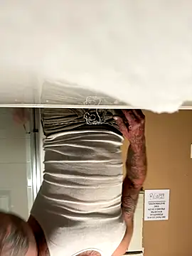 Crackkers online show from December 2, 2025, 5:46 am