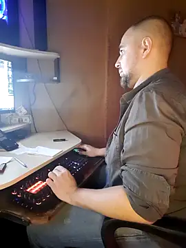 Foxyshaved online show from January 16, 2025, 1:25 pm