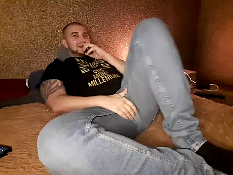 Foxyshaved online show from March 4, 2025, 1:38 pm