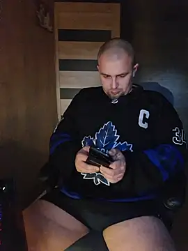 Foxyshaved online show from October 9, 2025, 4:32 am