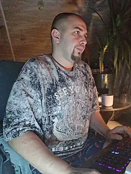 Foxyshaved online show from November 25, 2025, 4:01 am