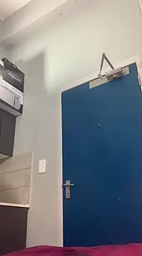 slimcateee online show from March 1, 2025, 5:49 pm