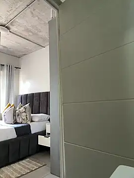 slimcateee online show from March 13, 2026, 8:43 am