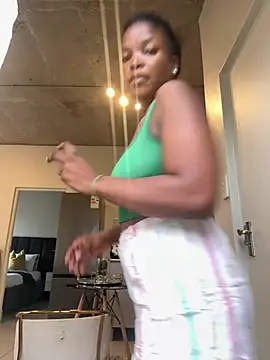 slimcateee online show from April 13, 2026, 10:10 am