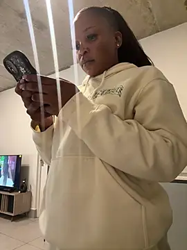 slimcateee online show from April 18, 2026, 9:46 am