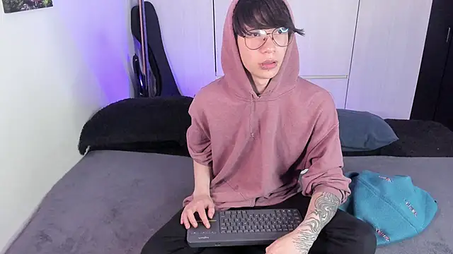 Aventure Twinks online show from January 8, 2025, 1:41 pm