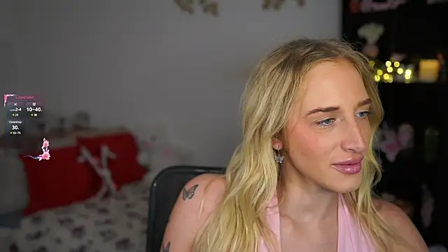 Snapshot of Nicolette__Shea_ chatting on December 22, 2024, 1:55 pm Nicolette Shea online show from December 22, 2024, 1:55 pm