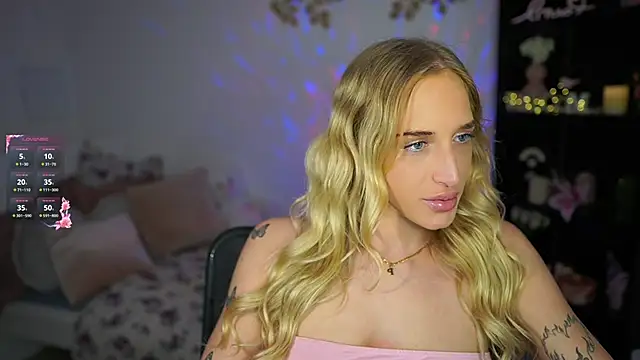 Snapshot of Nicolette__Shea_ chatting on January 30, 2025, 2:04 pm Nicolette Shea online show from January 30, 2025, 2:04 pm