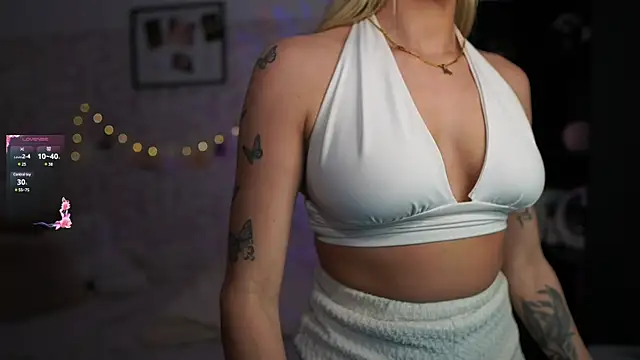 Snapshot of Nicolette__Shea_ chatting on March 6, 2025, 2:18 pm Nicolette Shea online show from March 6, 2025, 2:18 pm