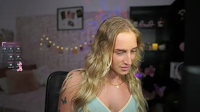 Snapshot of Nicolette__Shea_ chatting on March 13, 2025, 5:18 pm Nicolette Shea online show from March 13, 2025, 5:18 pm
