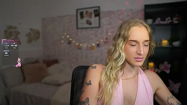 Snapshot of Nicolette__Shea_ chatting on March 17, 2025, 5:05 pm Nicolette Shea online show from March 17, 2025, 5:05 pm