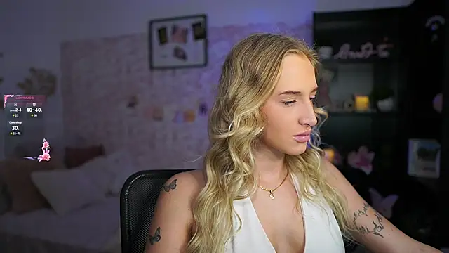 Snapshot of Nicolette__Shea_ chatting on March 21, 2025, 9:34 am Nicolette Shea online show from March 21, 2025, 9:34 am