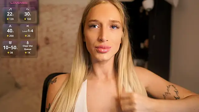 Snapshot of Nicolette__Shea_ chatting on October 3, 2025, 7:27 am Nicolette Shea online show from October 3, 2025, 7:27 am