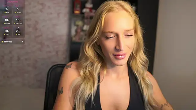 Nicolette  Shea  online show from January 14, 2026, 9:15 am