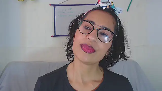 fantasty nylon online show from September 11, 2025, 4:07 pm