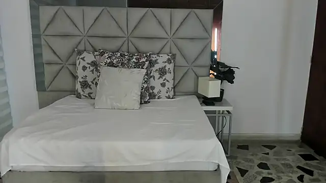 nina pons online show from October 22, 2025, 8:19 pm