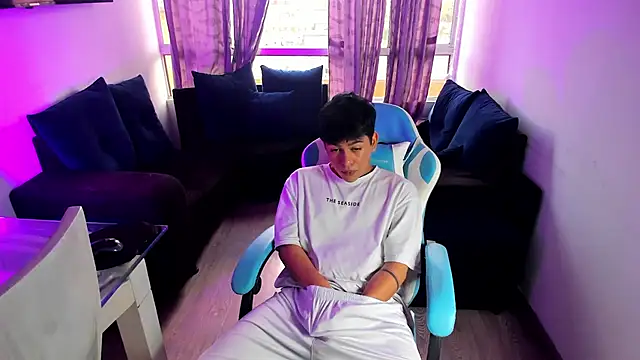 Snapshot of Franco_Rizzo_ chatting on January 15, 2025, 7:12 pm Franco Rizzo online show from January 15, 2025, 7:12 pm