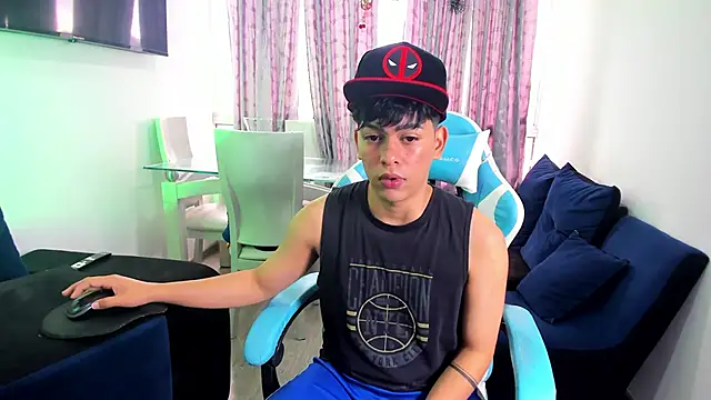 Snapshot of Franco_Rizzo_ chatting on February 4, 2025, 7:33 pm Franco Rizzo online show from February 4, 2025, 7:33 pm