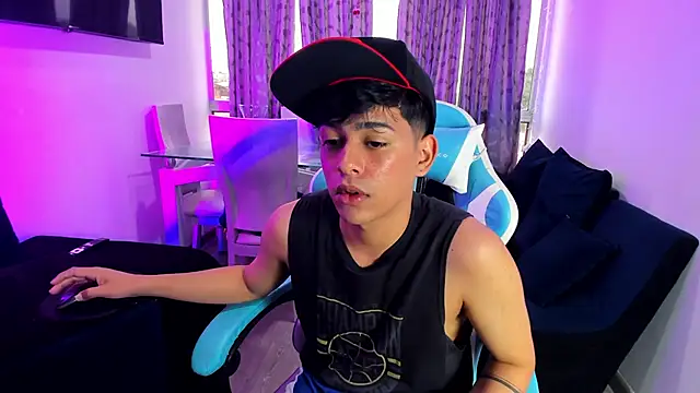 Snapshot of Franco_Rizzo_ chatting on February 4, 2025, 10:34 pm Franco Rizzo online show from February 4, 2025, 10:34 pm