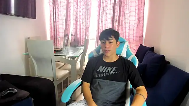 Snapshot of Franco_Rizzo_ chatting on February 21, 2025, 7:32 pm Franco Rizzo online show from February 21, 2025, 7:32 pm