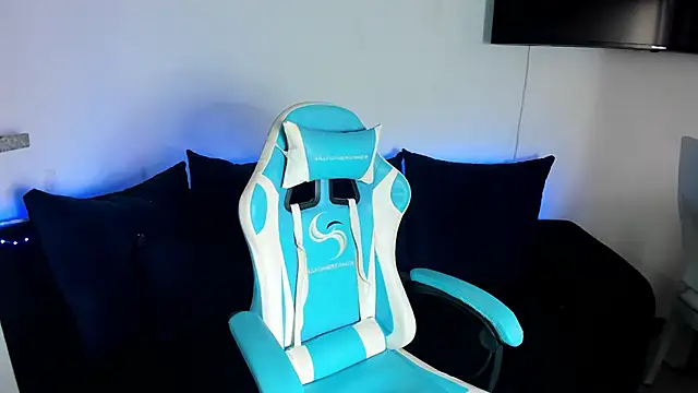 Snapshot of Franco_Rizzo_ chatting on February 26, 2025, 8:33 pm Franco Rizzo online show from February 26, 2025, 8:33 pm