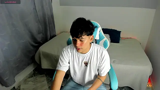 Snapshot of Franco_Rizzo_ chatting on March 16, 2025, 7:06 pm Franco Rizzo online show from March 16, 2025, 7:06 pm