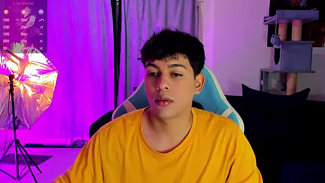 Snapshot of Franco_Rizzo_ chatting on November 16, 2025, 10:04 pm Franco Rizzo online show from November 16, 2025, 10:04 pm