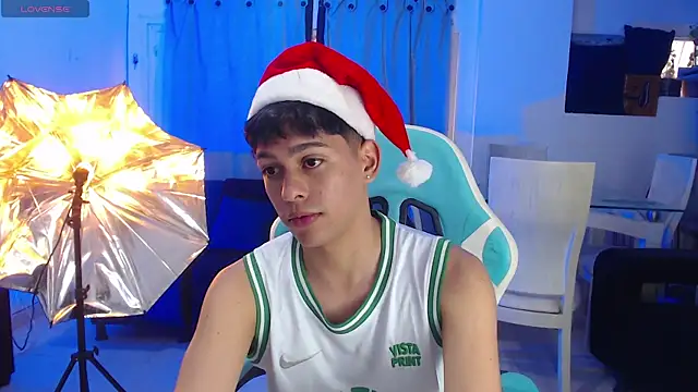 Snapshot of Franco_Rizzo_ chatting on December 14, 2025, 7:07 pm Franco Rizzo online show from December 14, 2025, 7:07 pm