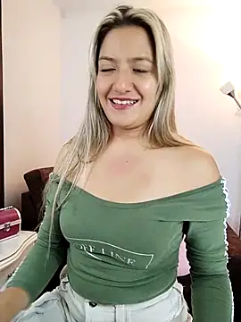 valeriahunter1 online show from January 3, 2025, 10:29 pm