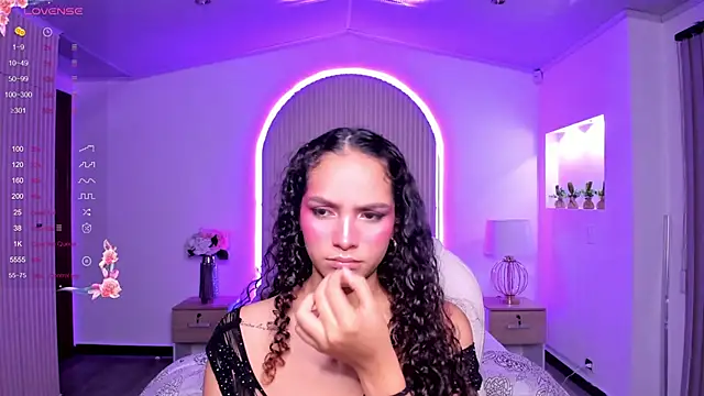 anahi curlie1 online show from January 14, 2025, 3:53 am