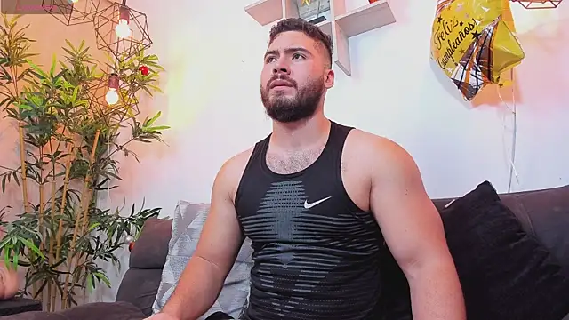 Snapshot of SebastianVilla_ chatting on April 14, 2026, 10:05 pm SebastianVilla online show from April 14, 2026, 10:05 pm