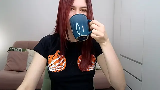 AliciaNewell online show from October 30, 2025, 6:04 am