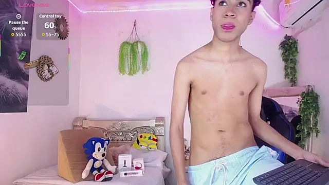 huge armound online show from October 21, 2025, 2:56 am