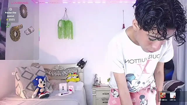 huge armound online show from February 3, 2026, 11:21 pm