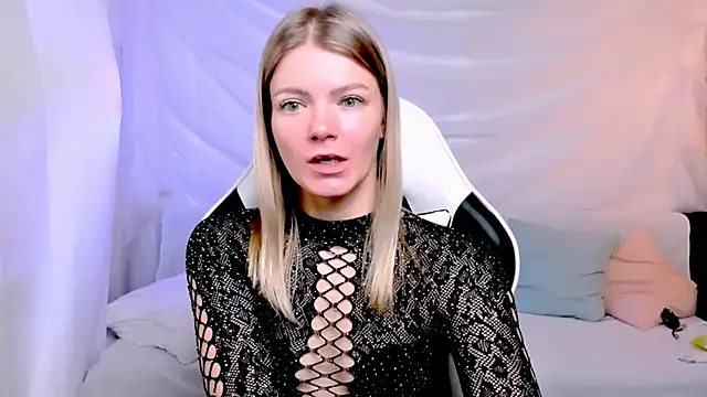 Lily Daviss online show from November 24, 2025, 2:11 am