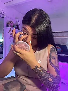 lucianaroy online show from February 18, 2026, 7:21 pm