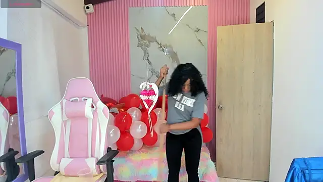 lia 16 online show from February 12, 2025, 4:12 am