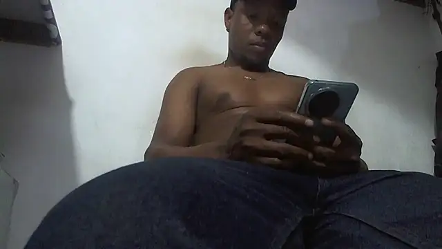 hugo3918  online show from October 14, 2025, 3:46 pm