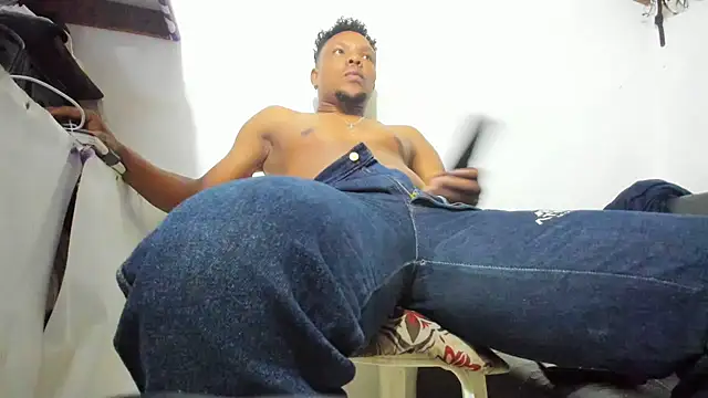 hugo3918  online show from October 21, 2025, 4:41 pm