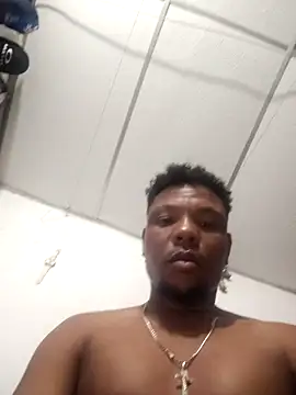 hugo3918  online show from November 1, 2025, 12:29 pm